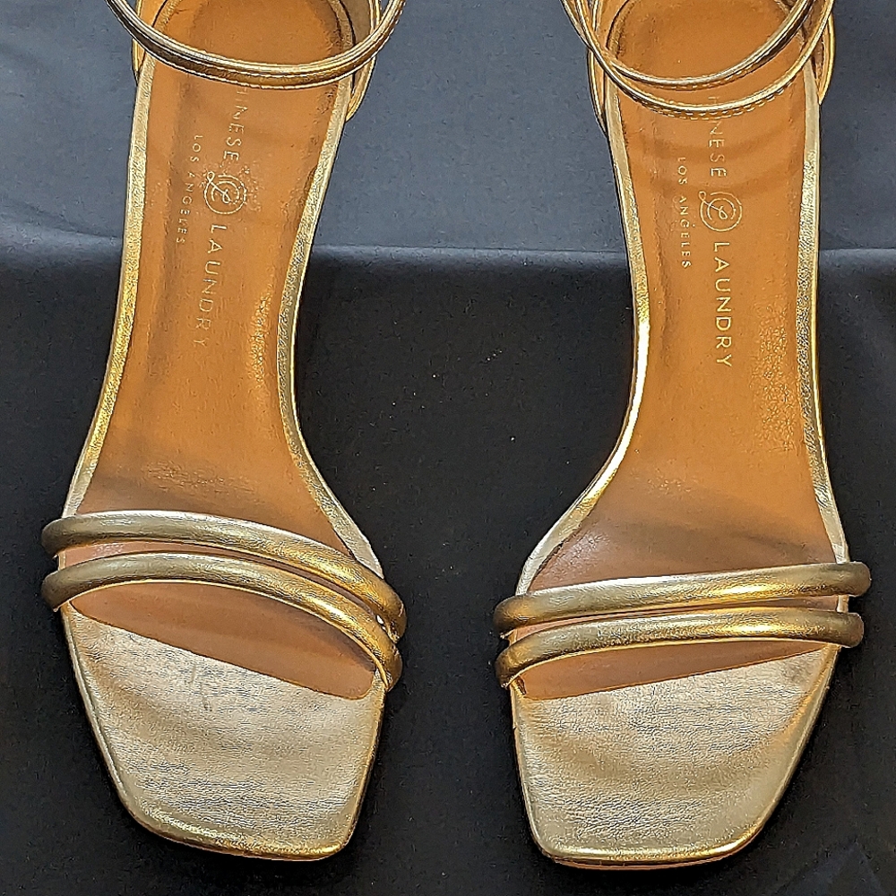 CHINESE LAUNDRY WOMEN'S METALLIC GOLD OPEN TOE HIGH HEELS. Size 9.5